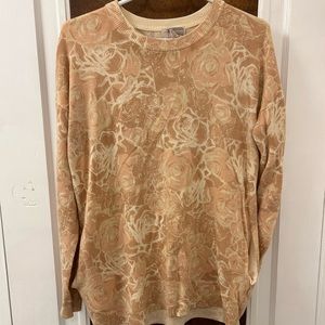 Oversized sweater with pockets.